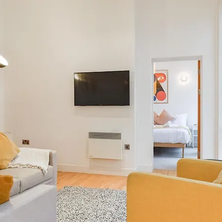 1 Easby Hall * Скарборо